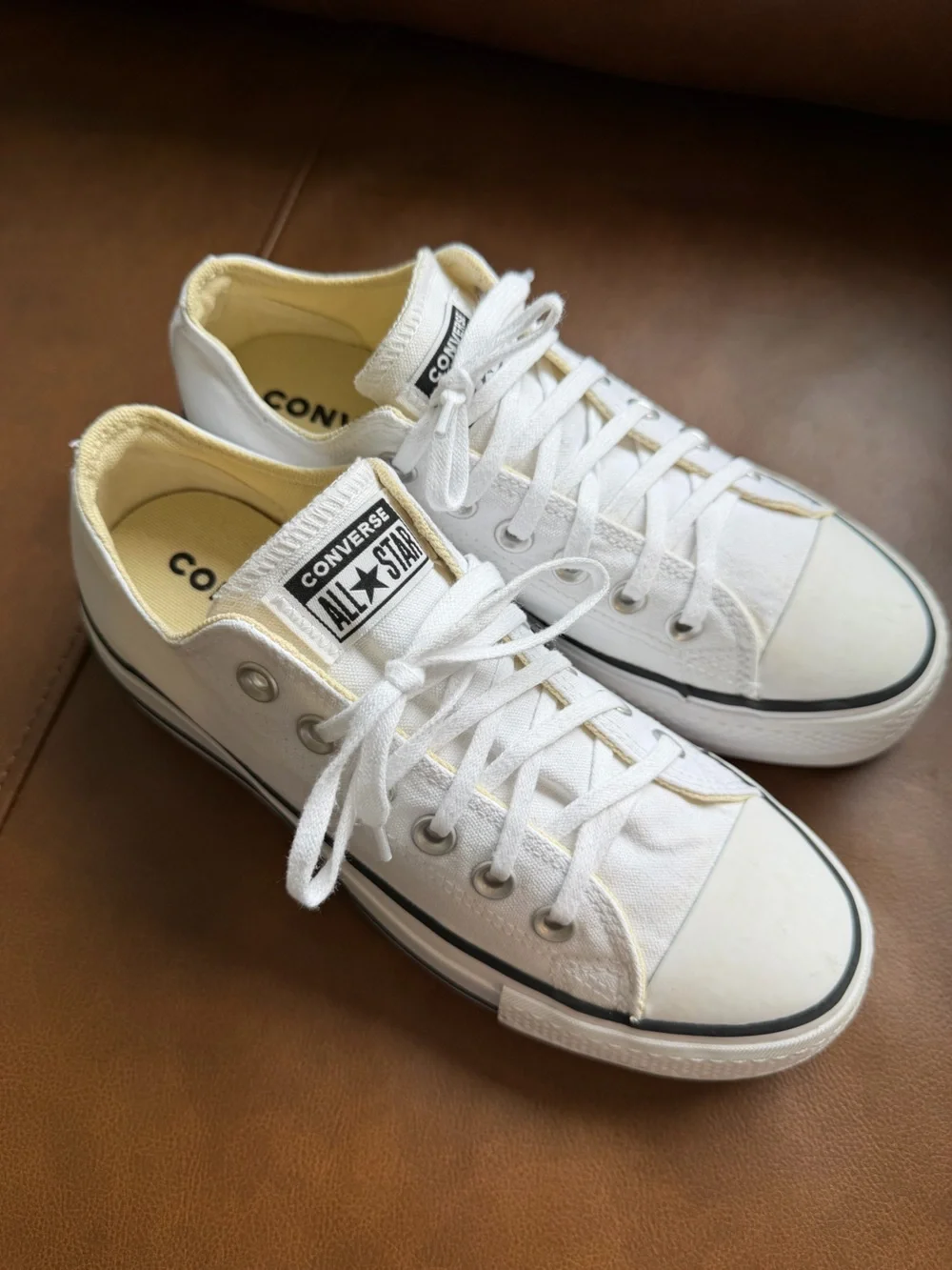 Converse Women's White Chuck Taylor All Star Platform Low Top Sneakers Size 7.5 - Picture 2 of 9